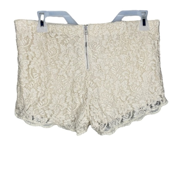 Aritzia Wilfred lace shorts cream ivory women’s size two - Picture 3 of 6